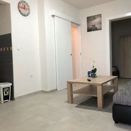 Apartment Paklenicka Ulica 5 *
